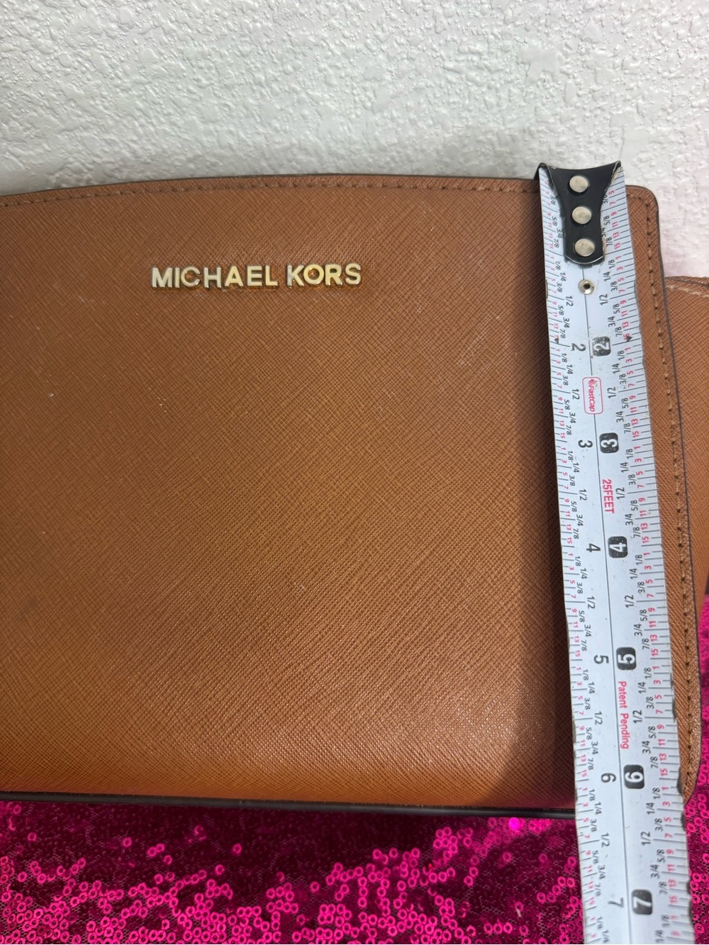 MICHAEL KORS 🤎 Tan Cosmetics Bag, Gold Zipper - Picture 3 of 11